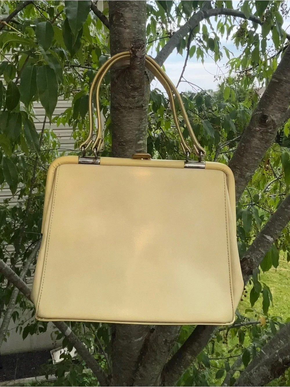 Vintage 50’s 60’s cream colored handbag